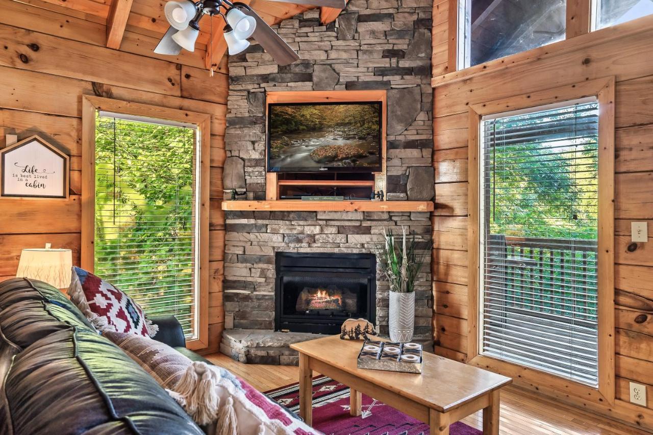 Cozy Log Cabin!! In Heart Of Pf & Close To The Smokies بيدجن فورج المظهر الخارجي الصورة